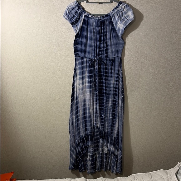 Blue and White Ruched Maxi Dress with Cap Raglan Sleeves - Picture 2 of 11